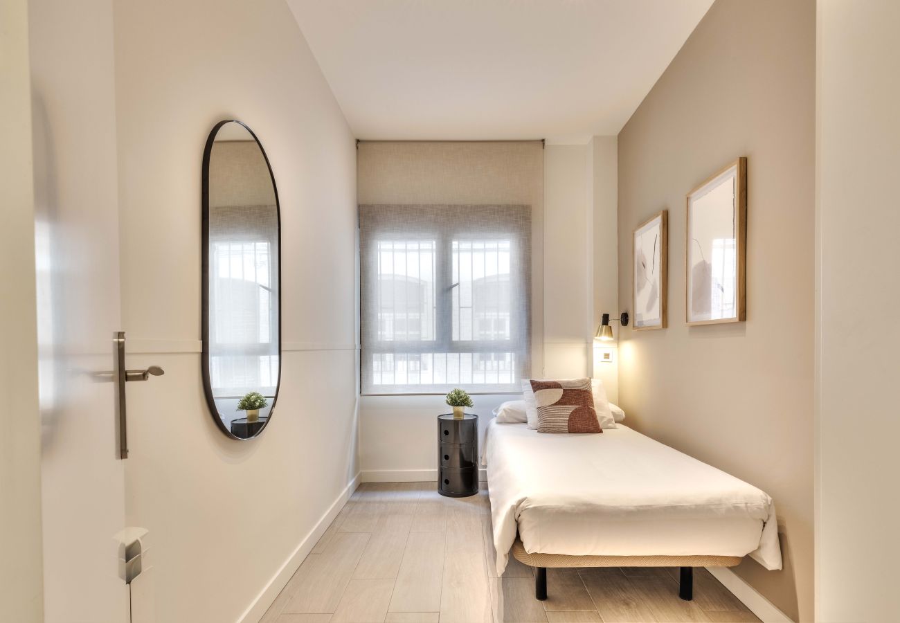 Apartment in Madrid - Apolo Loft apartment in Tirso de Molina