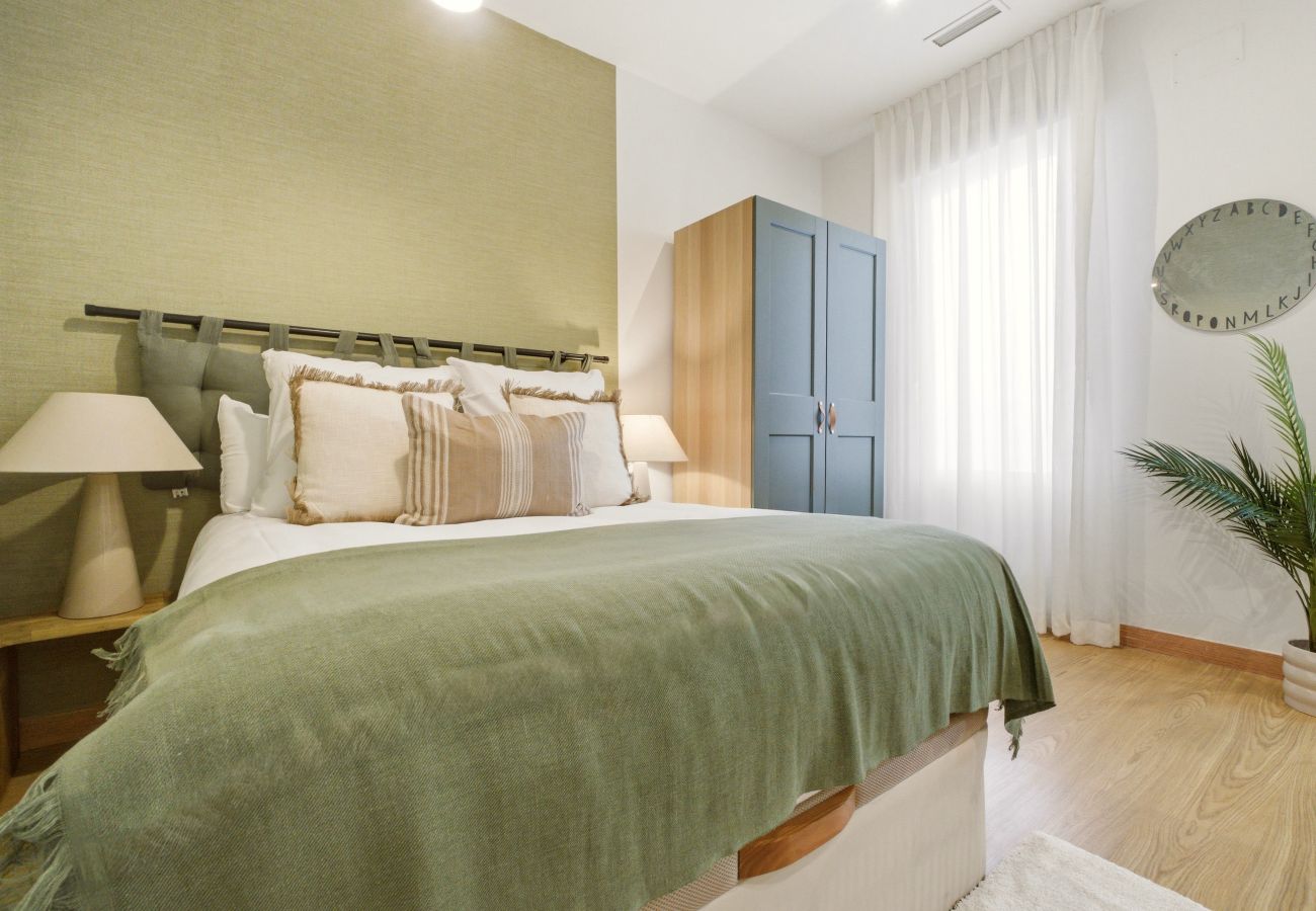 Studio in Madrid - Casa Cortes VI apartment in Madrid 